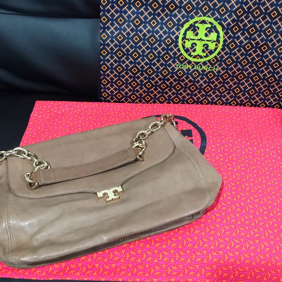 Authentic and beautiful leather Tory Burch purse😍 - Picture 1 of 8